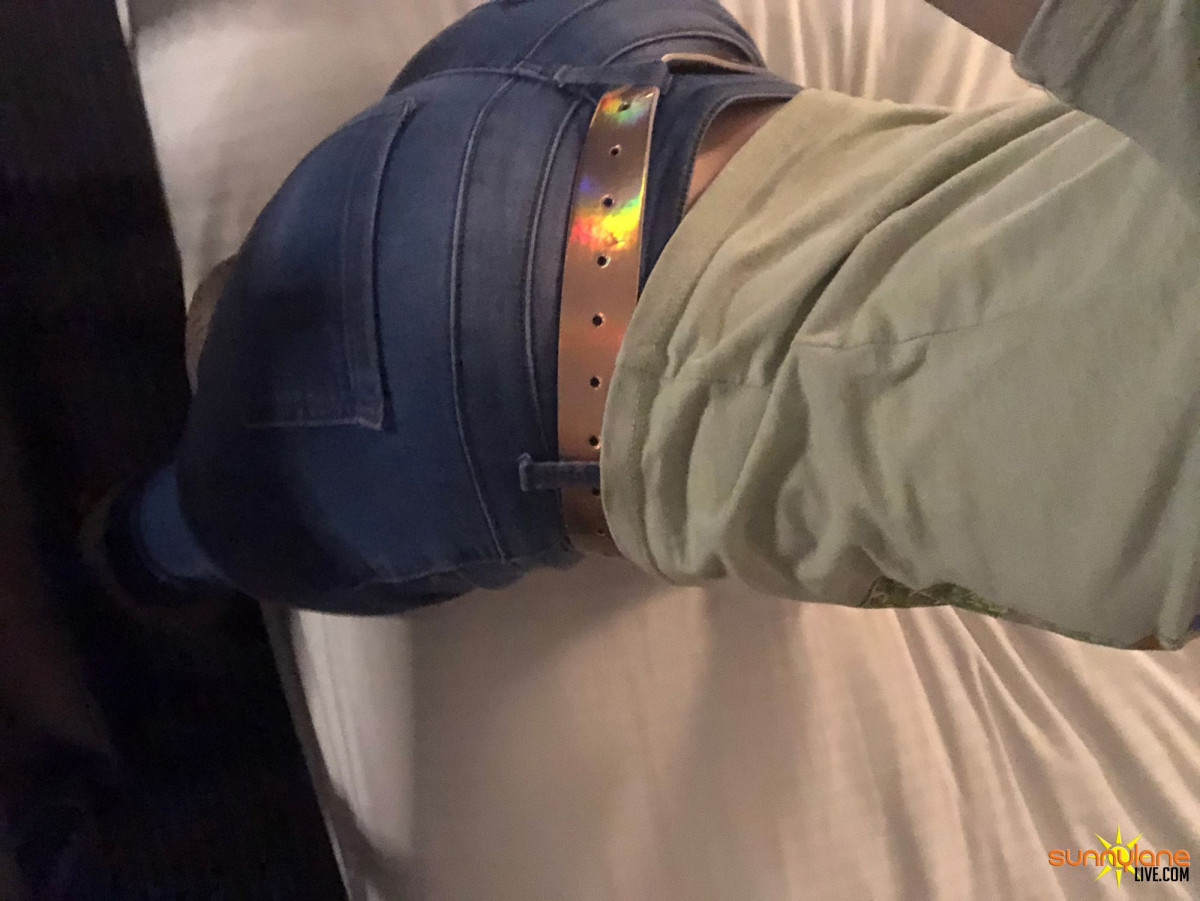Sexy Sunny Lane In Tight Ass Jeans With Pink Thong